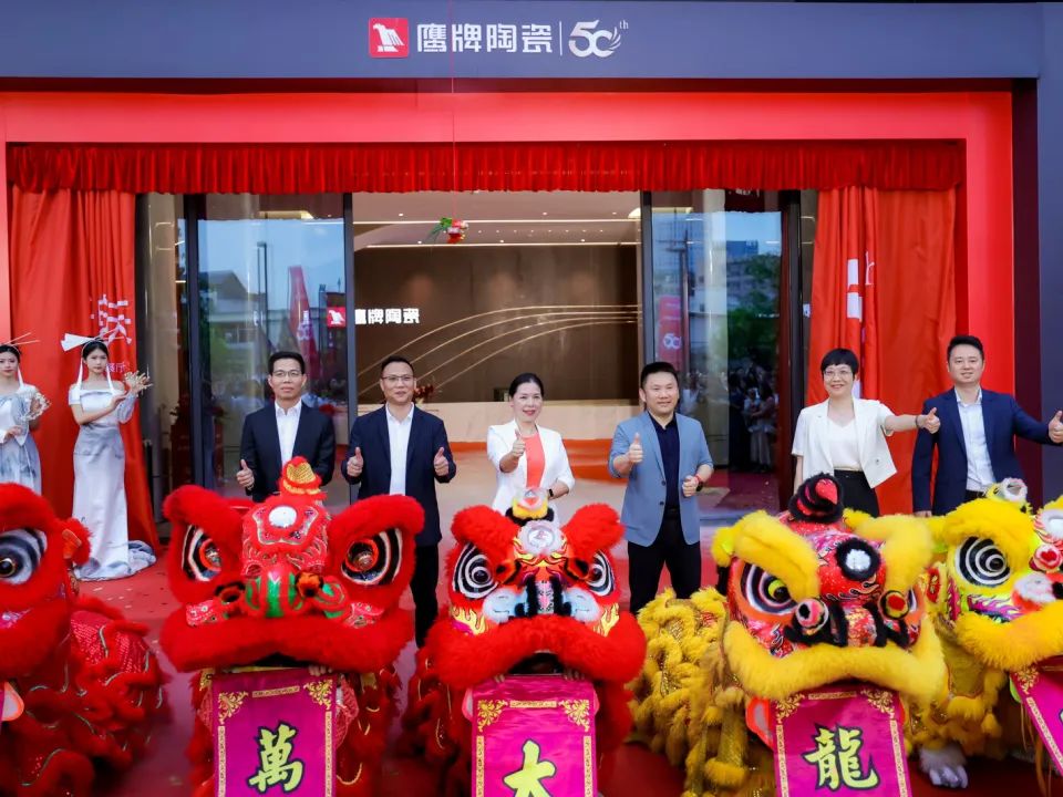 再添榮譽(yù)｜鷹牌陶瓷榮獲2024“陶瓷十大品牌”大獎(jiǎng)！(圖28)