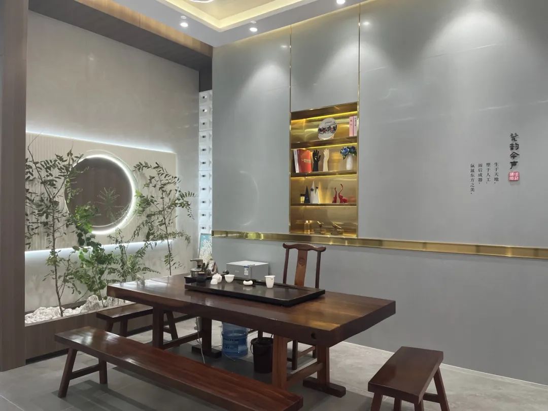 鷹牌50周年 門店風(fēng)采｜貴州都勻鷹牌旗艦店，以極簡(jiǎn)之美，引領(lǐng)空間美學(xué)新風(fēng)尚(圖6)