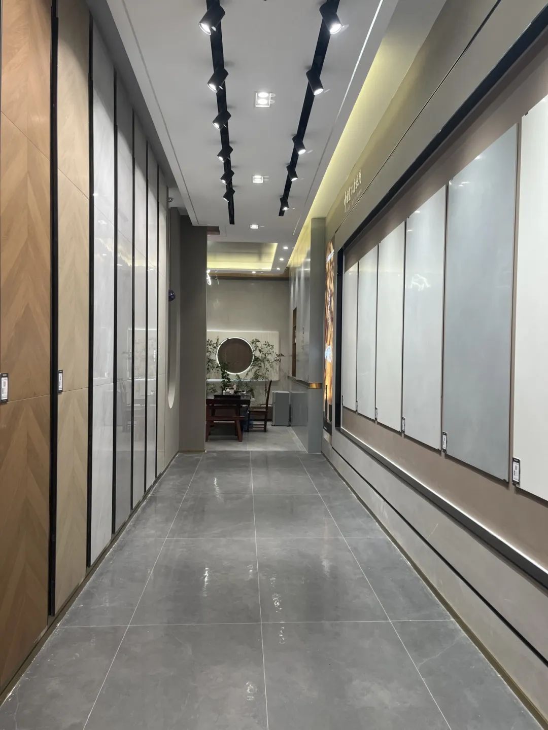 鷹牌50周年 門店風(fēng)采｜貴州都勻鷹牌旗艦店，以極簡(jiǎn)之美，引領(lǐng)空間美學(xué)新風(fēng)尚(圖9)
